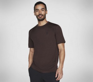 Camiseta Skechers Apparel On the Road Tee Hombre Vino | 786215XGD