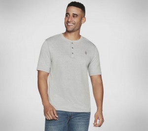 Camiseta Skechers GOKNIT Pique Short Sleeve Henley Hombre Grises Claro | 091235AGH