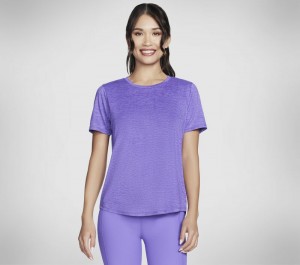 Camiseta Skechers GO DRI SWIFT Tee Mujer Rosas Morados | 107826ZDR